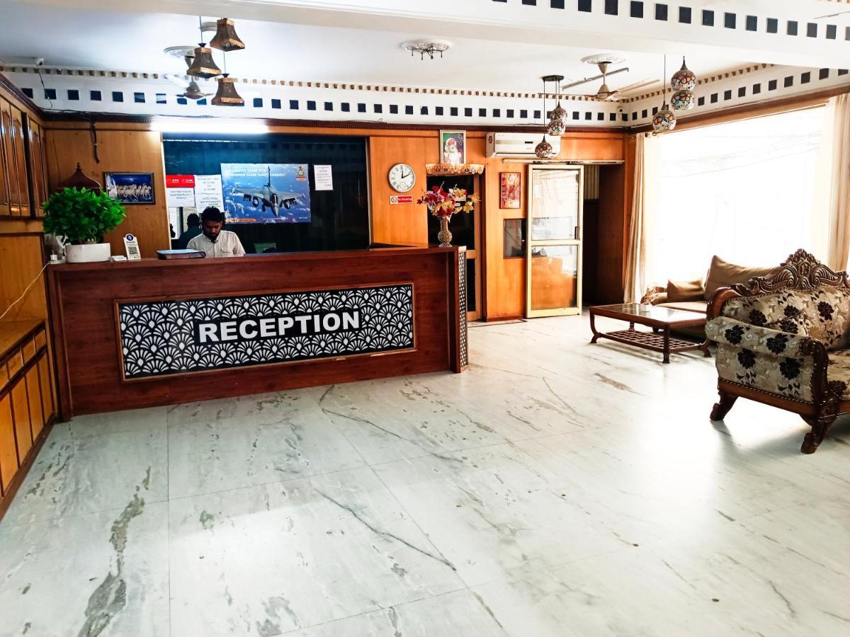 Hotel Krone Near Igi Airport Delhi Нью-Дели Экстерьер фото